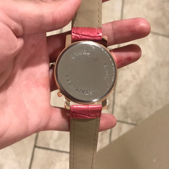 NWT rose gold diamond face Hello Kitty watch - Picture 8 of 8